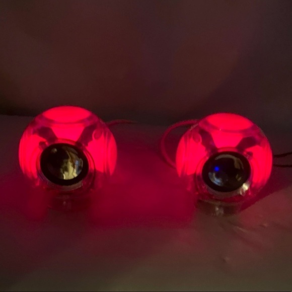 Speakers Lite Waves Color Changing. See Video Clip - Picture 3 of 13